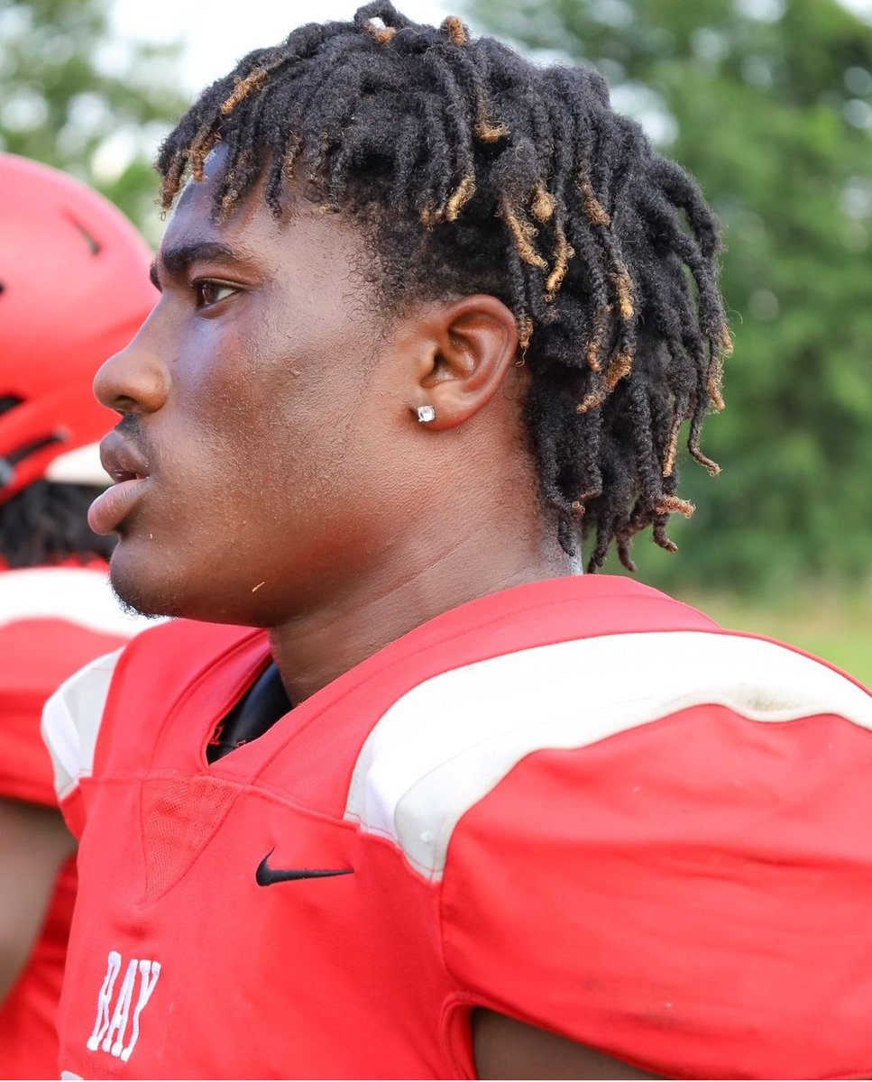 BayHighFball959's tweet image. Congrats to Mr 10.9 @LakingYoboy on making 1st team all county in Track.... #HeFast