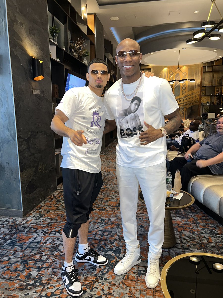 #DavisRomero When I returned to boxing in 2016, the first months I was training almost every day with him. He was proud to see the fight he was putting up. I fight against one of the best fighters in the world. He is brave, strong, he will have more opportunities❤️