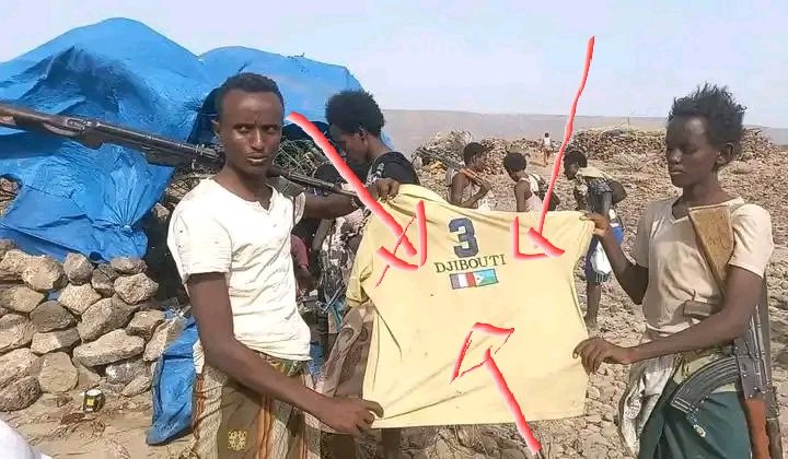 lahadda88's tweet photo. Afar forces captured Military T-shirt designed by Djibouti dictatorial regime of IOG (ismeal guelle) being militarized issa-in Ethiopia through the alliance of France 🇫🇷,Afar region under attack by the network that stretches from Djibouti, derdawa as well as Jigjiga. @FRANCE24 https://t.co/X1205YENi5
