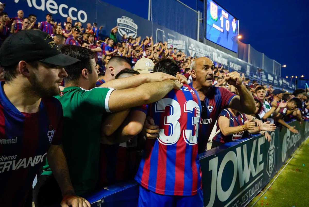 SDEibar's tweet photo. Jodidos. Muy jodidos. 
Por los desplazados hasta Alcorcón. Por los aficionados armeros que no han podido estar hoy aquí. 
Por los que sentimos y defendemos estos colores.
A partir de mañana, nos ponemos en modo play off.
Nadie dijo que fuera fácil. 
Juntos!💪🔵🔴
#BetiArmaginak https://t.co/Vg179KqjoX