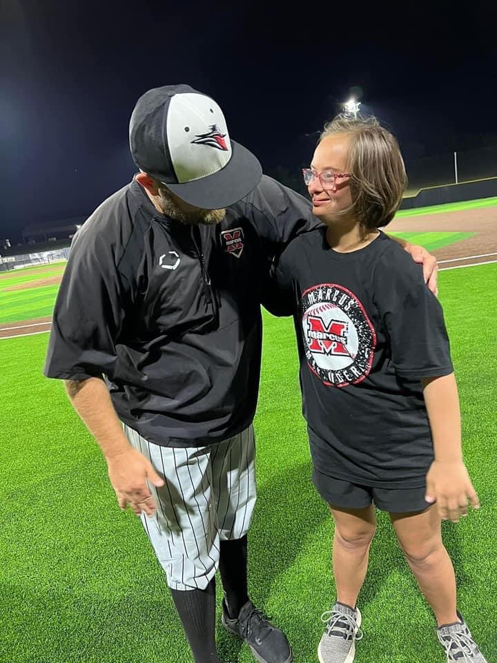 JeffSherman26's tweet image. Losing sucks but losing the “queen” of Marcus hurt!  Forever grateful for Brynn and so proud of Brynn graduating tomorrow!  Brynn thank you for your impact on all of us #TheQueen ❤️🏴‍☠️

@b_hedges27