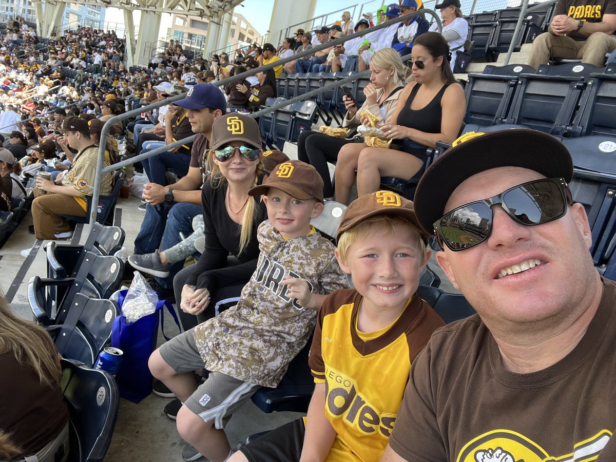 DanSmithRealtor's tweet photo. FHLL Day! Let’s go Padres! #TimeToShine https://t.co/Wnf8peblnJ