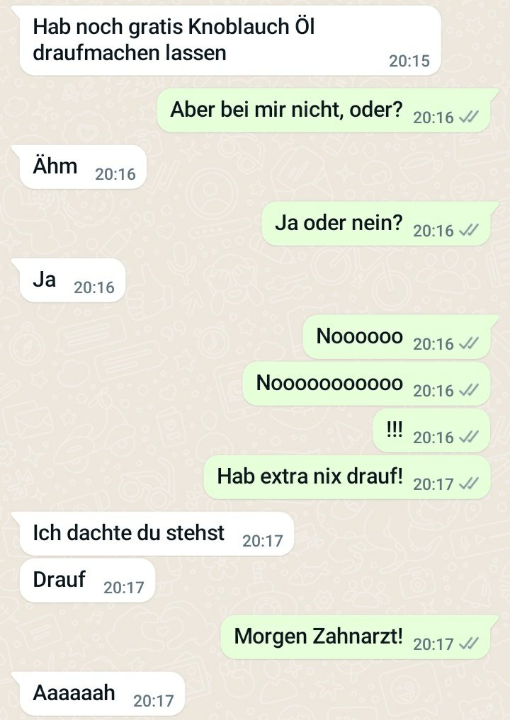 Der Freund hat Pizza mitgebracht. Grüße gehen raus an meine Zahnärztin.
