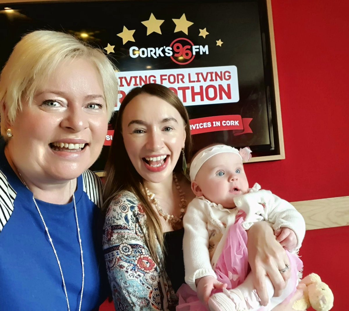 Ireneie_cat's tweet photo. Marie had her 1st ever LIVE radio interview today 😂📻 with none other than the wonderful @elmarie96 on @Corks96FM The Arts Show.We chatted about #ASafePassage @CorkMidsummer and how fantastic it was to finally get to be back in studio for the chats. 💕💕💕 Marie was delighted 😂 https://t.co/uHMnOKa6Oa