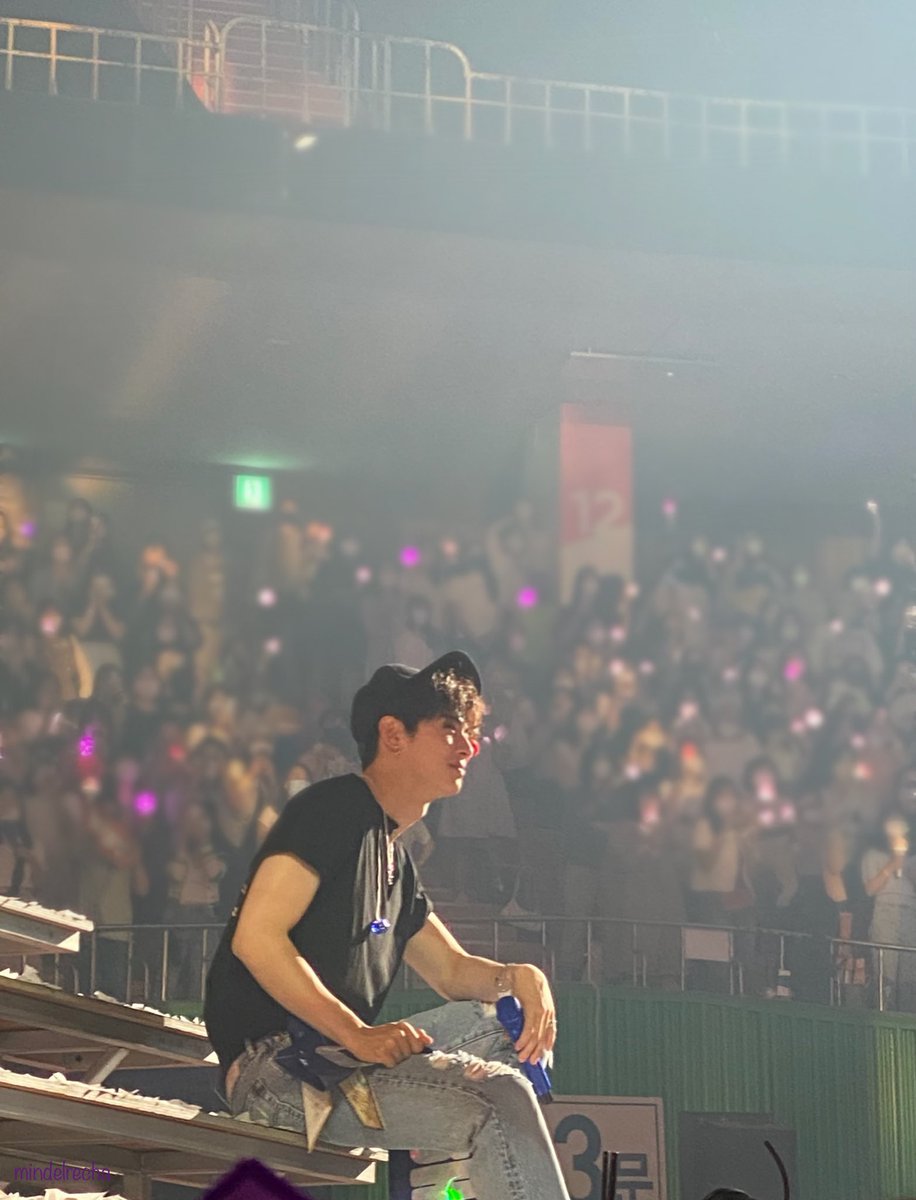 mindelrecha's tweet photo. 은우가 콘서트에서 웃으며 즐기고 행복해하는 모습에 나는 또 큰힘을 받았어
은우도 진심으로 너의 행복을 바라는 사람이 항상 곁에 있다는 걸 많이 느낀 시간이 됐기를 바라✨
목소리로, 눈빛으로 너의 사랑을 나눠줘서 고마워 은우야 정말 좋아해💜 
#차은우 #은우에게 https://t.co/un6fKJnGjh