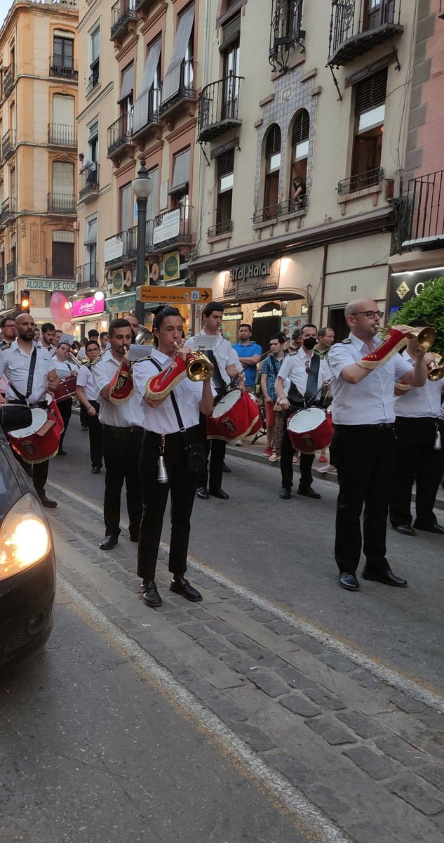 BeatoEstrella's tweet photo. @PacoCuenca @Granajoven @educ_jimenez @PacoCuenca, esta también es la #Granada que te encanta?? Llena de gente viviendo la Cultura en la calle, en familia. Para todas y para todos? no sé cuantas veces van ya en un par de semanas… basta ya de hipocresía y postureo! Todos y todas merecen el mismo RESPETO!!!#Fantasma https://t.co/MIioQie3Kr
