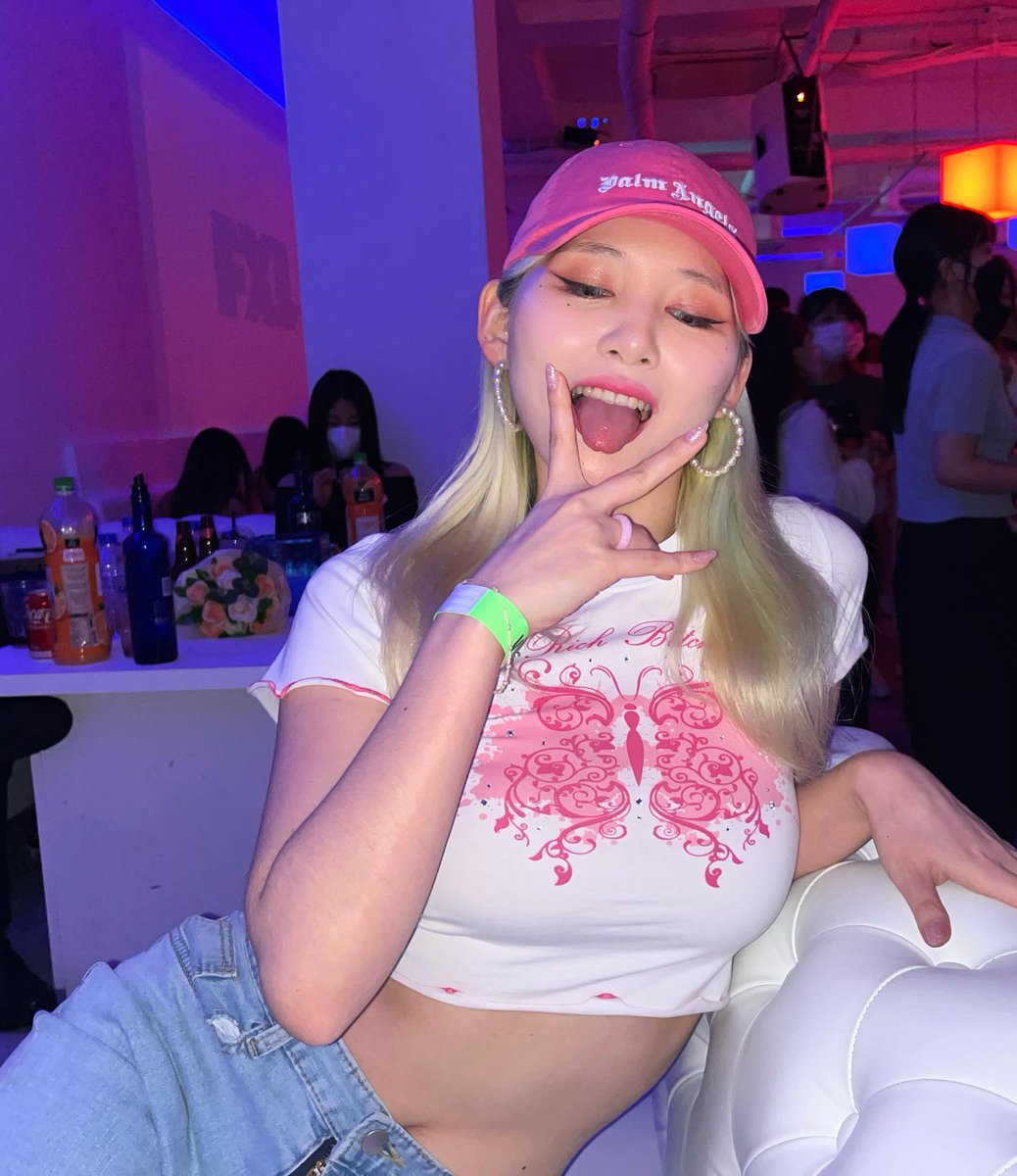 ashbgallery's tweet image. 