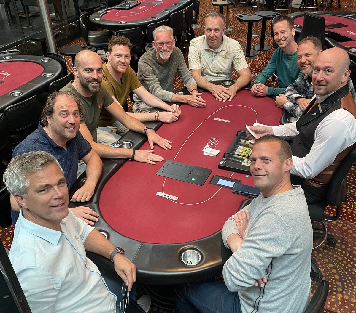 Onze <a href="/Joepdewildt/">Joep de Wildt</a> gaat trouwen en met dank aan <a href="/hollandcasino/">Holland Casino</a> en @BorstelBreda een hele leuke afsluiter van z’n vrijgezellenweekend in HC Breda met een potje poker! Super geregeld 👌