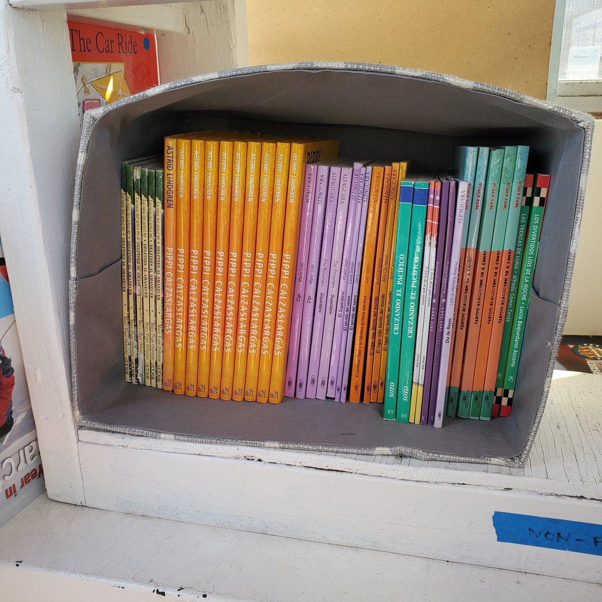 PortSideNY's tweet photo. Thx to mystery donors who gifted stuff to #PortSidePark this week👏 Thx to #BedSty mom who organized our #Freelibrary. She & family found our mininpark due to @Gov_Island ferry & they'll be back! ❤️
Next to ship #MaryWhalen & #NYCFerry in #RedHook #Brooklyn #NYC #donate #kids https://t.co/dja3X08Tcb