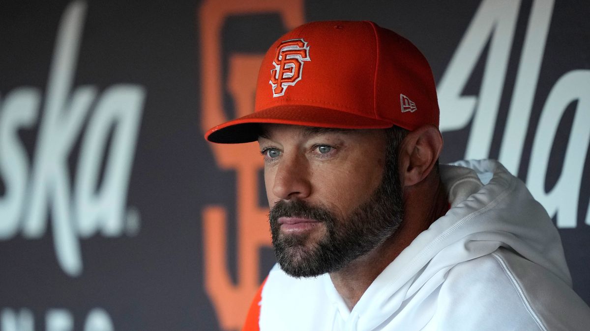 mmpadellan's tweet photo. Weird how Colin Kaepernick caught all that consternation and outrage over his kneeling during the Anthem, but Gabe Kapler is only getting praised for essentially the same protest.

What's different here? 🤔 https://t.co/mCVvnIU1Xi