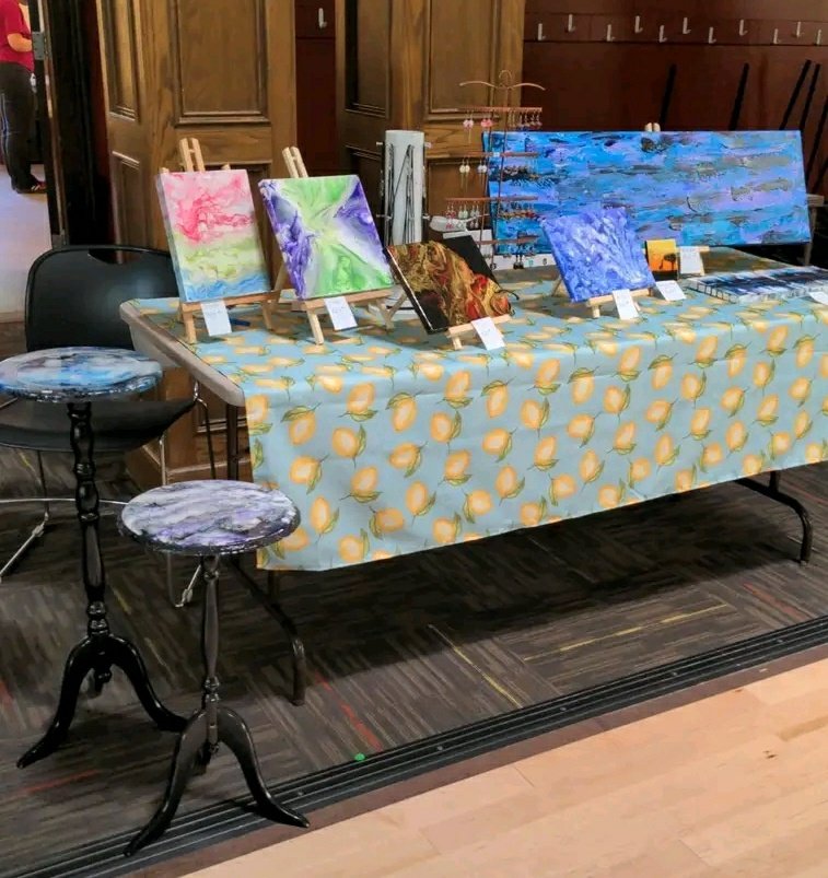 MegzArtRoom's tweet photo. I'm at the @LemonOttawa Blossoming Creatives Market! Come visit me, the other 40 artisans and crafters, and try the free workshop!
#market #crafting #Ottawa #shop613 https://t.co/bmxZC4aFkD