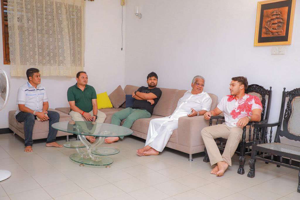 Media_NR's tweet photo. Hon. @RajapaksaNamal expressed his condolences to the family members of late Hon. MP Amarakeerthi Athukorala, who was brutally murdered at the Nittambuwa town on the 9th of May. Hon. MPs @ChanakaDinushan, Thenuka Vidanagamage &amp; Siripala Gamlath were also present on the occasion. https://t.co/9hUscg8cSh
