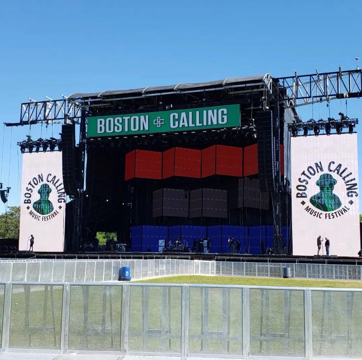 MetSince1981's tweet photo. 📸 Está noche, @Metallica se presenta en el @bostoncalling en el Harvard Athletic Complex de Boston, MA. USA 🇺🇸.
#Metallica #MetAtBostonCalling #BostonCallingMusicFestival #FifthMember #MetFans #MetFamily #METALLICAMetalUpYourAss🗡🚽 https://t.co/1iZY2bbbip