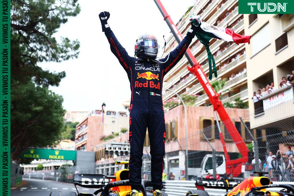 TUDNMEX's tweet photo. ¡Viva @SChecoPerez ! 🏆🥇🏎️
¡Viva México, cab....! 💚🤍❤️ https://t.co/X5LZJuUkkG