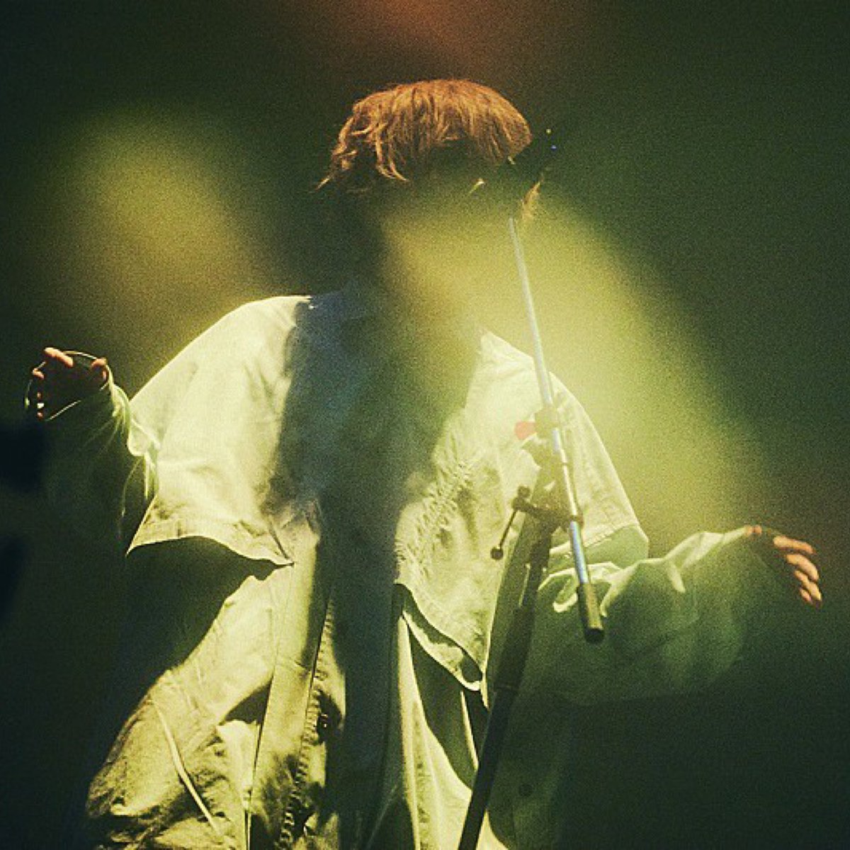 Evefukumatome's tweet photo. Eve 廻人ツアー衣装2
OUTER:MAISON SPECIAL
SHIRTS:MAISON SPECIAL
#Eve
#EveLiveTour2022廻人 https://t.co/m8LweUe1Jk