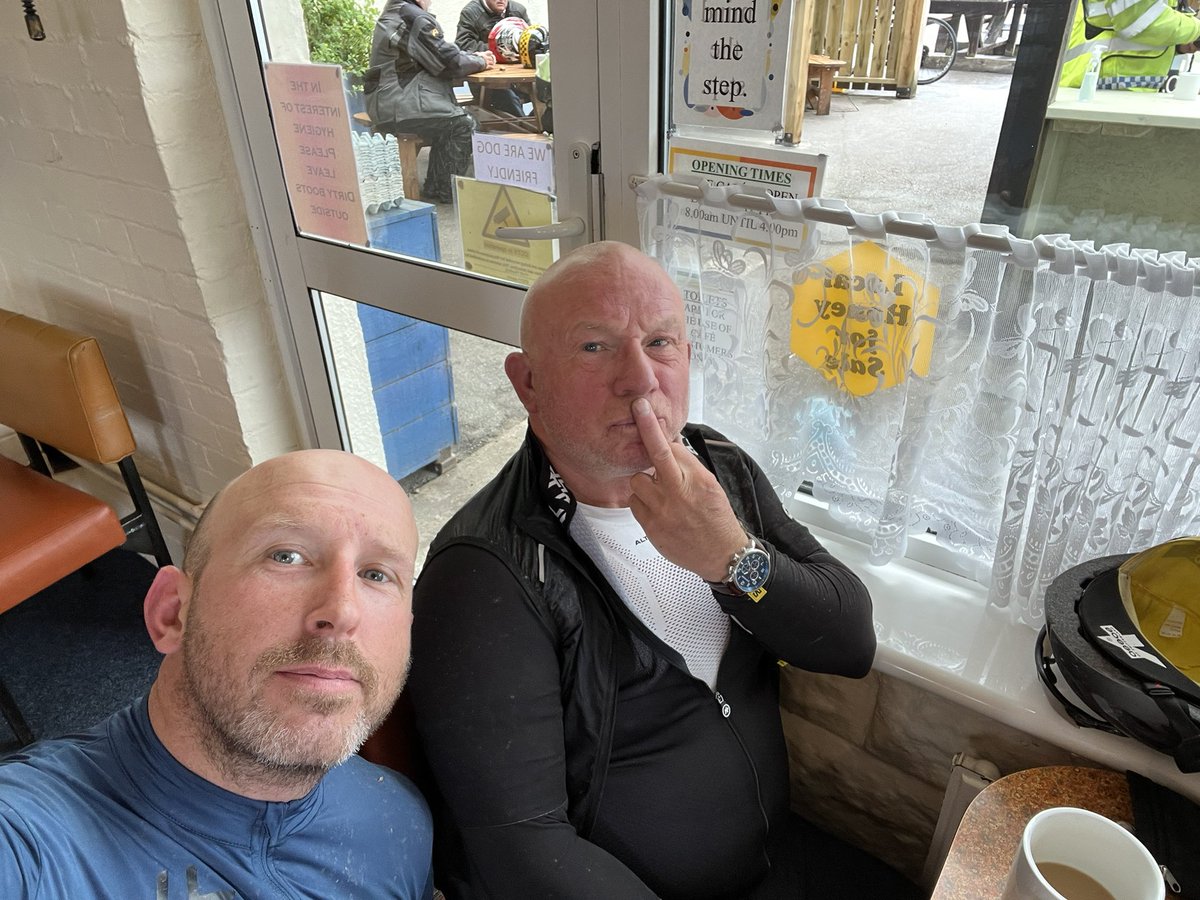 FevRoadClub's tweet photo. Another good Run today. And great route provided by the Condor himself, to Fridaythorpe.
Also good to see Daz out. https://t.co/t28H2iWm5D