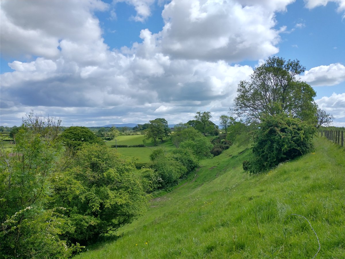 Drex80's tweet photo. Day 1 of #hadrianswall walk, 17 miles from Bowness, passing death-place of Edward I, to the river Eden, then to Carlisle, with a visit to @EnglishHeritage Carlisle Castle, and Cathedral. #hwpath #cumberland https://t.co/D9PODC3KJ1