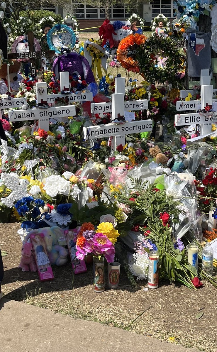 nancook's tweet photo. UVALDE— 19 of these in front of the elementary school, one for each kid killed. https://t.co/Vwz9qTl5O3
