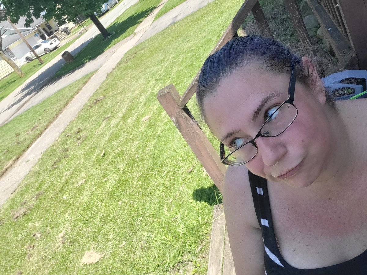 hthomascap's tweet photo. Leave it to me to put in a couple hrs of yard work and it look worse than it did before I started. #AnAttemptWasMade #ThoseArentFrecklesItsDirt #WearingMyYard #INeedProfessionalHelp https://t.co/CJw8TmnCRU