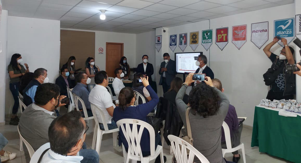 CHRISTIAN_UZIEL's tweet photo. 🗳 Esta mañana se efectúa el tercer simulacro del PREP #GubernaturaHidalgo2022 con acompañamiento del Consejo General de @IEEHidalgo   COTAPREP, @TecdeMonterrey, #PoderNet, Instancia Interna, Junta Local @INEMexico @HidalgoIne https://t.co/HMMHExX2Tr