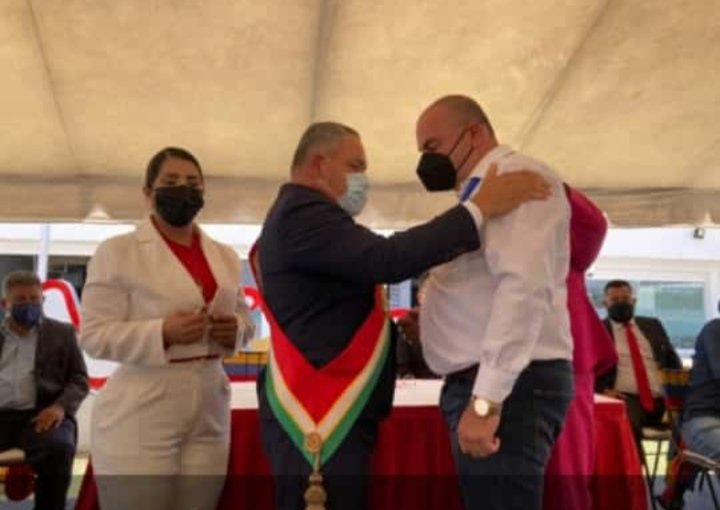 #DialogoEntreIguales Felicitamos a Nuestro Alcalde <a href="/HAMADCHAER/">HAMAD AL CHAER PSUV</a> del Municipio Urdaneta Lara por recibir  la Orden General de División Juan Jacinto Lara en su primera clase de Manos de nuestro Gobernador <a href="/AdolfoP_Oficial/">Adolfo Pereira Gobernador</a> <a href="/NicolasMaduro/">Nicolás Maduro</a> #SoyComunicadorClap