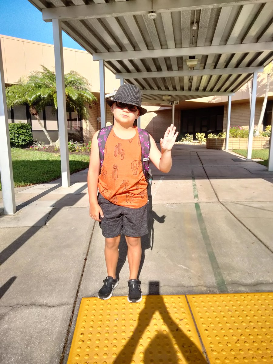 Waiting for summer but still styling with my swag and my fidora at school 😁