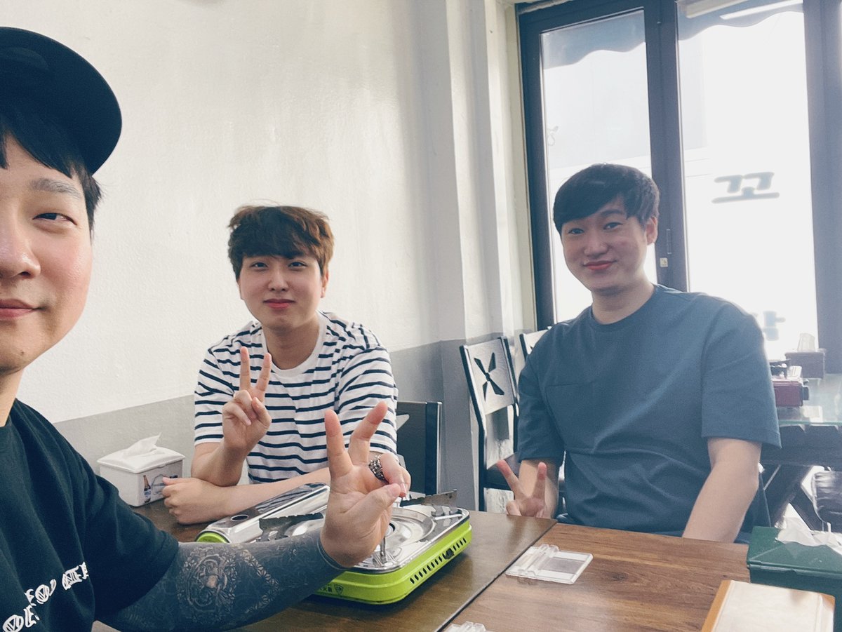 ShadowCorpAgent's tweet photo. I met StarCraft1 players after a long time.
The old story was a good time.
I wish them happiness all the time.
@AFSC2_Trap @JinAirsOs
#StarCraft1 #Trap #sOs #Shadow #fOuclan https://t.co/fKbAnl6Mxq