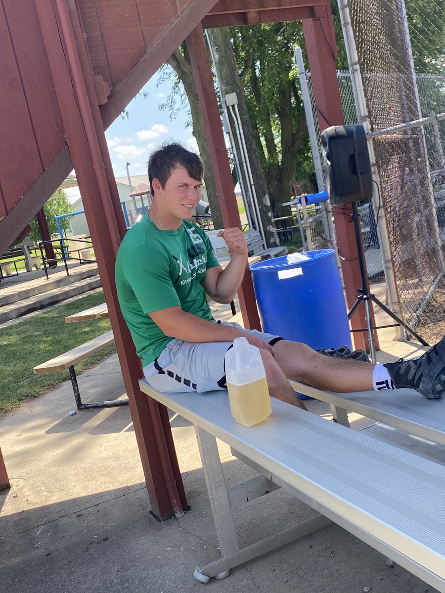 KlippersKls's tweet photo. Klips start in 10 minutes vs Jacobs Logging. Grass is green on this fine Sunday. Hope to see a  @BobcatsSon griddy at short. https://t.co/wCXP5mSNnf
