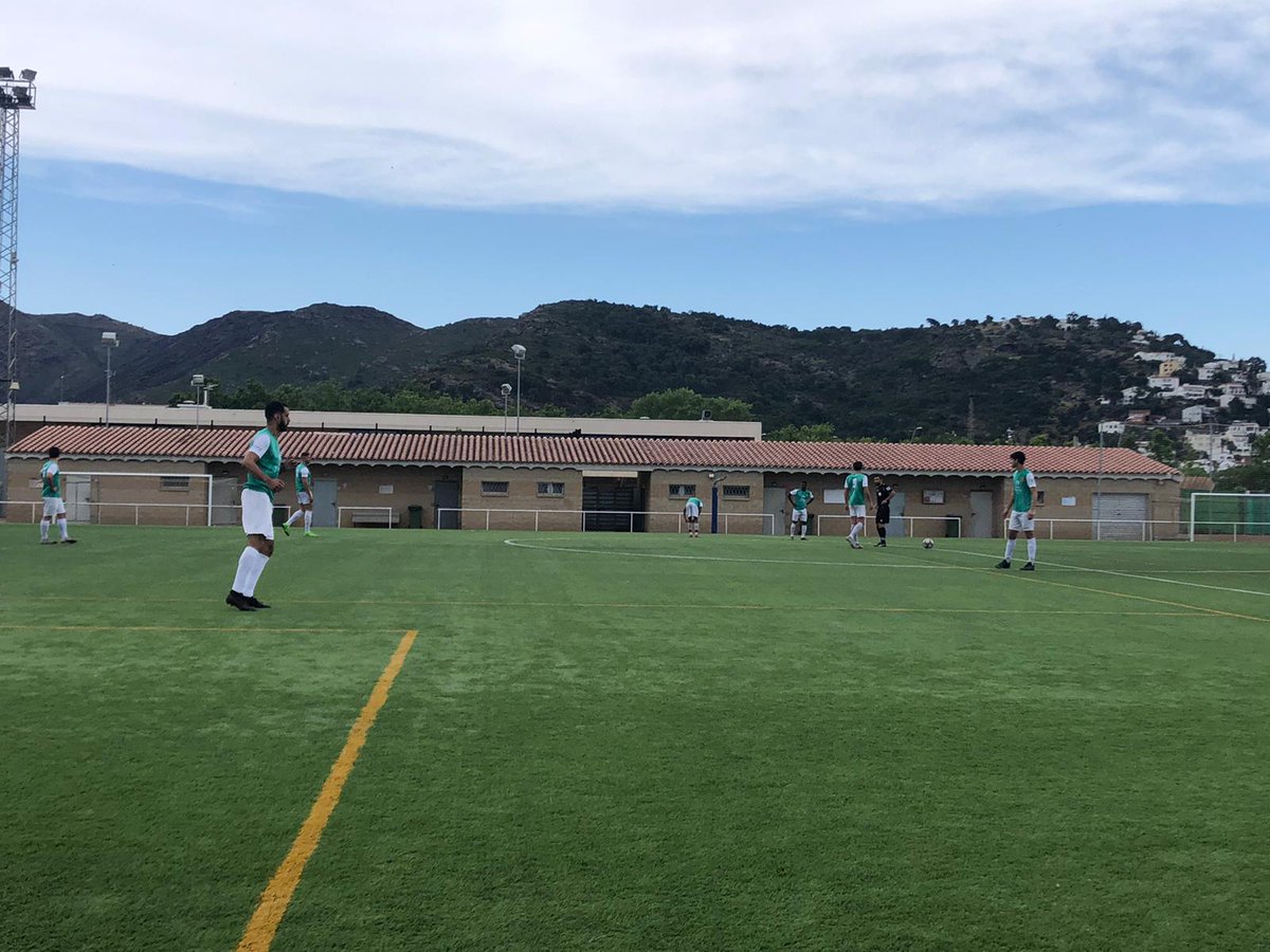 UELaJonquera's tweet photo. ⏲️ Minut 13’|
🔰 BROSES 0️⃣ - 🔰UELJ 0️⃣
✍️ Primer minuts de partit sense dominador clar. Anades i tornades sense que ningú imposi el seu joc.
🤳 #BaseRosesJonquera #UELJ100 #CentAnysDHistòria #CentenariUELJ #futbolcat #somjonquera 💚⚪👇 https://t.co/7WBFXR0xLf