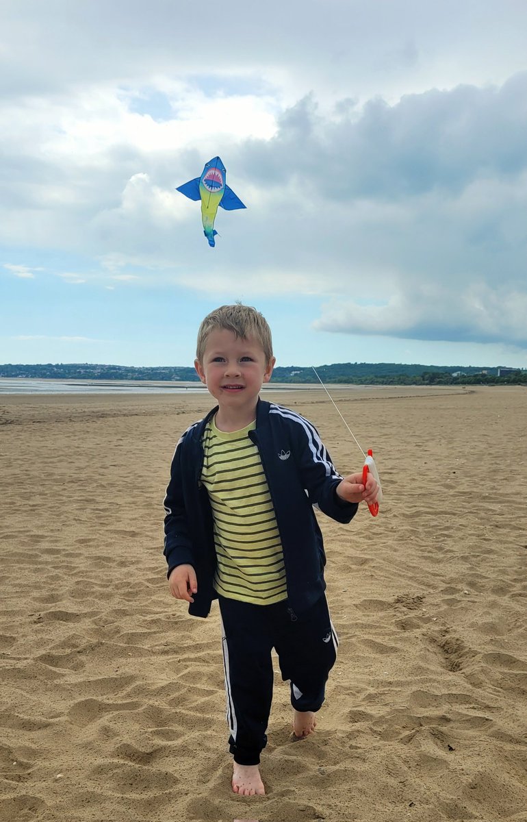 MrsLS_English's tweet photo. A couple of hours flying kites followed by a couple of hours research ๐ช๐#balance #finalassignment #swansea #reading #student #mumlife #mumofboys #BCU #BCUPGCESec #BCUHELS https://t.co/g63ySIniAr