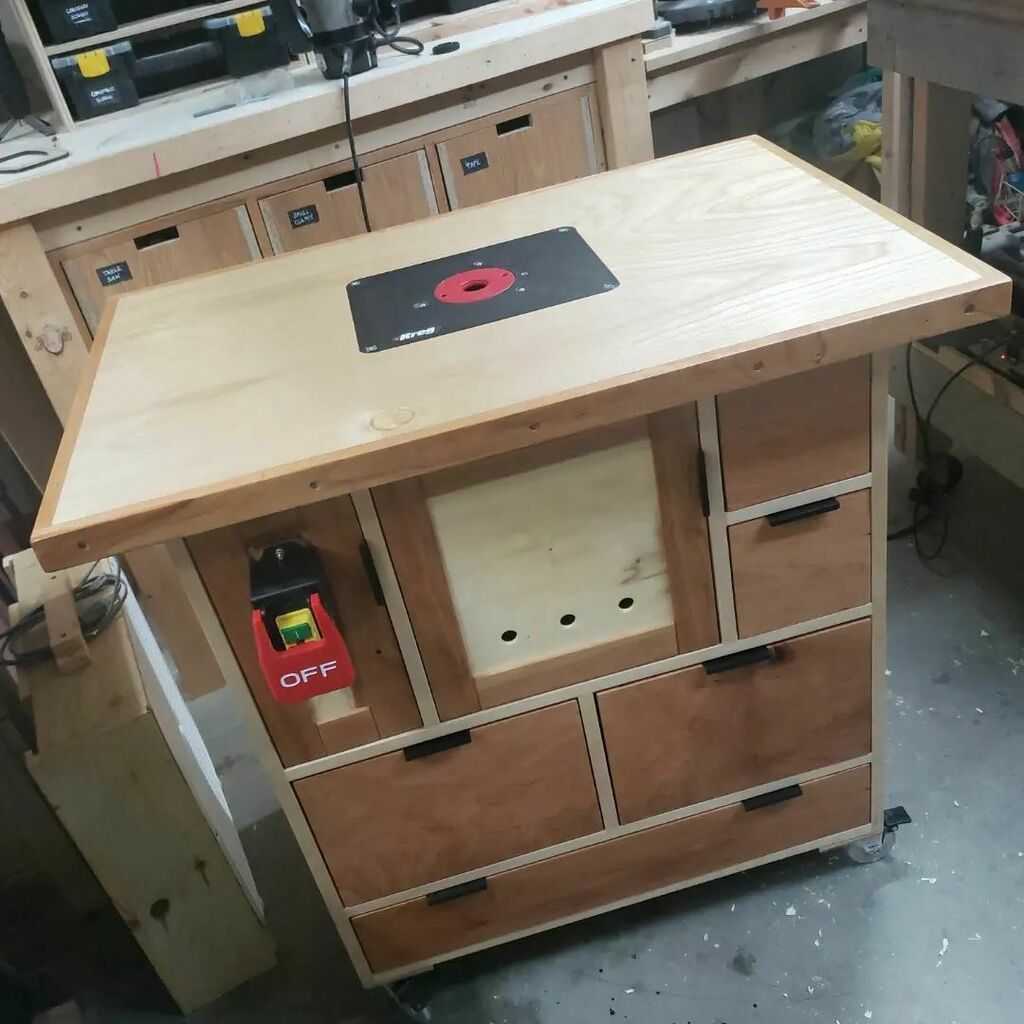 cheveedodd's tweet photo. The router table is officially done and ready for service! Now to work on some of the projects that have been sitting for months waiting on this.
#diy #woodworker #woodshop #woodworking #shopfurniture #routercabinet #routertable https://t.co/dONNkaU9qe https://t.co/uka4M6KBbB