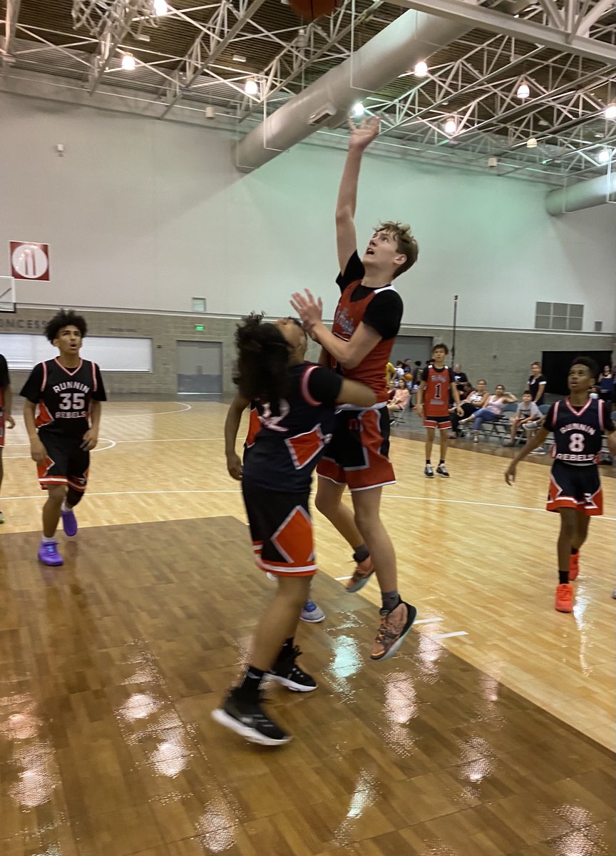 14U guard Cason Fitch with the jump hook for 2 of his game high 22 pts. He has scored in every way imaginable and has the skills to do so.  Surprisingly strong given his frame but he’s scrappy, athletic.  Brother of Deep Creek HS star Colton Fitch!  #BigShots #VAMemorialClassic