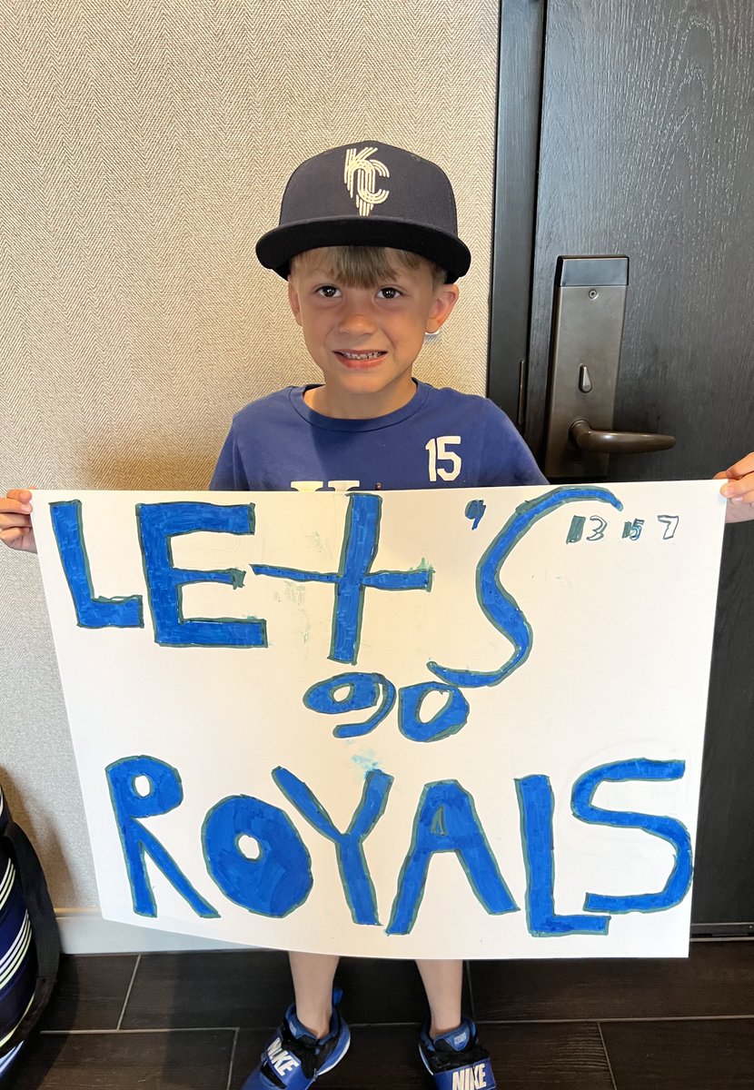 stevewillis14's tweet photo. We’re ready to cheer for our ⁦@Royals⁩! Let’s take the series! #foreverroyal #teamwillis #vacation https://t.co/issQ6bGAUo
