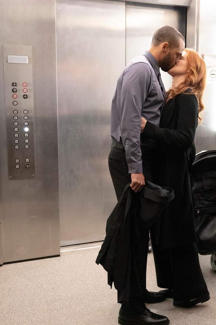 GaSeason18's tweet photo. Eu olho pra essa foto e só consigo lembrar que a April perdeu a virgindade com o kid bengala 😱
#Japril #GreysAnatomy https://t.co/9QmwUnPgS0