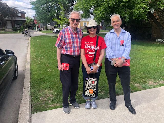 shelleybrownyc's tweet photo. Professional canvasser #ArtEggleton came to #YorkCentre to help and met his former Campaign Worker, Odette, who was so excited to see him, her grandkids, not so much. But we love you Art! #OntLib #onpoli https://t.co/JgNLqtgS2r