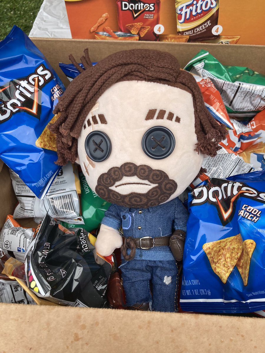 b333po's tweet photo. Kurt goes on a picnic #kurtfrank https://t.co/Ns3mpQFO2P