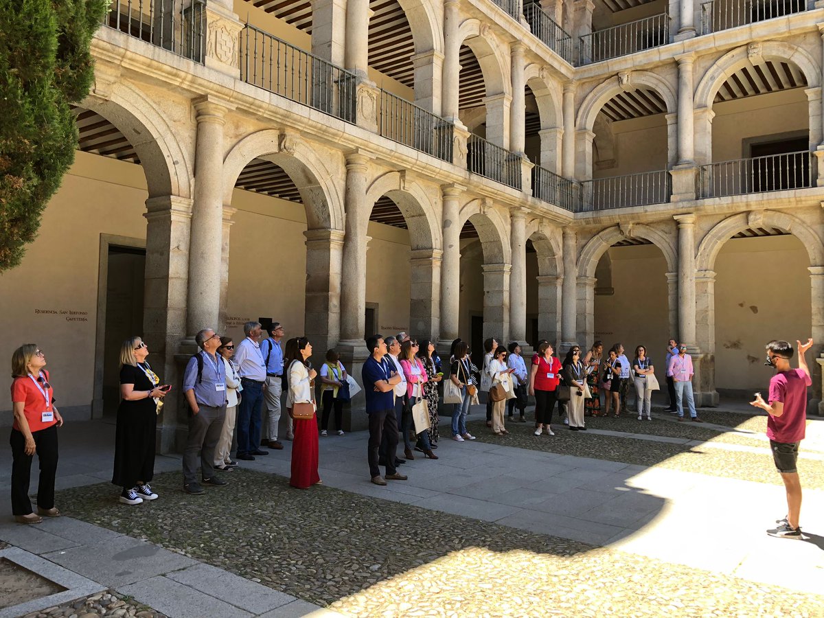 Visita al rectorado y paraninfo de la <a href="/UAHes/">Universidad Alcalá</a> durante la Jornada técnica de las Defensorías Universitarias el viernes 27 de mayo. Más información defensoriauniversitaria.com