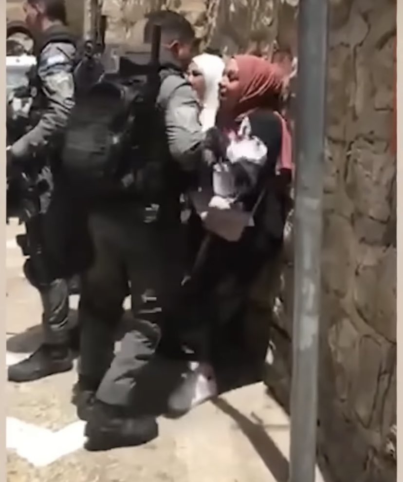 MalahRama's tweet photo. Zionist settlers are attacking Palestinians, destroying their establishments and homes, terrorizing children and elderly, and storming through religious areas with cruelty and impunity.

This is democracy and human rights for you. 

#Palestine #AlAqsa #Israel #IsraeliApartheid https://t.co/RpkOpiN0xl