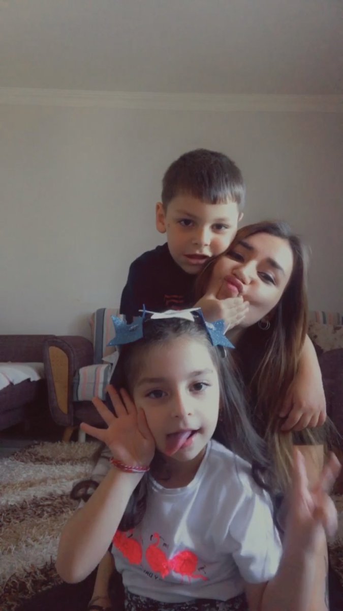 ilaayt's tweet photo. Gelmişler benim çocuklarımı ağızlarından düşürmüyolar,kapıyı kapatında çocuklarım üşümesin💁🏻‍♀️ https://t.co/Wlu7WynIjj