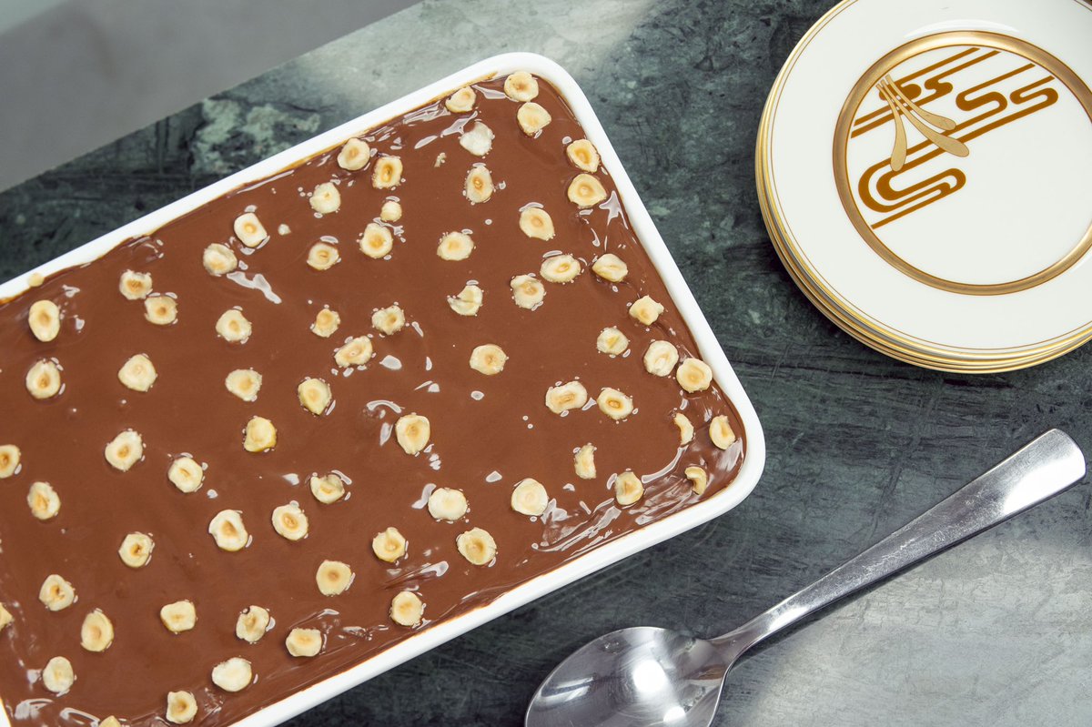 Nutella Bread Pudding, only chocolate lovers would understand 🤩

بريد بودينج الكاكاو، ما يفهمها الا اللي يعشق الكاكاو 🤩

#ServeBakery #Cake