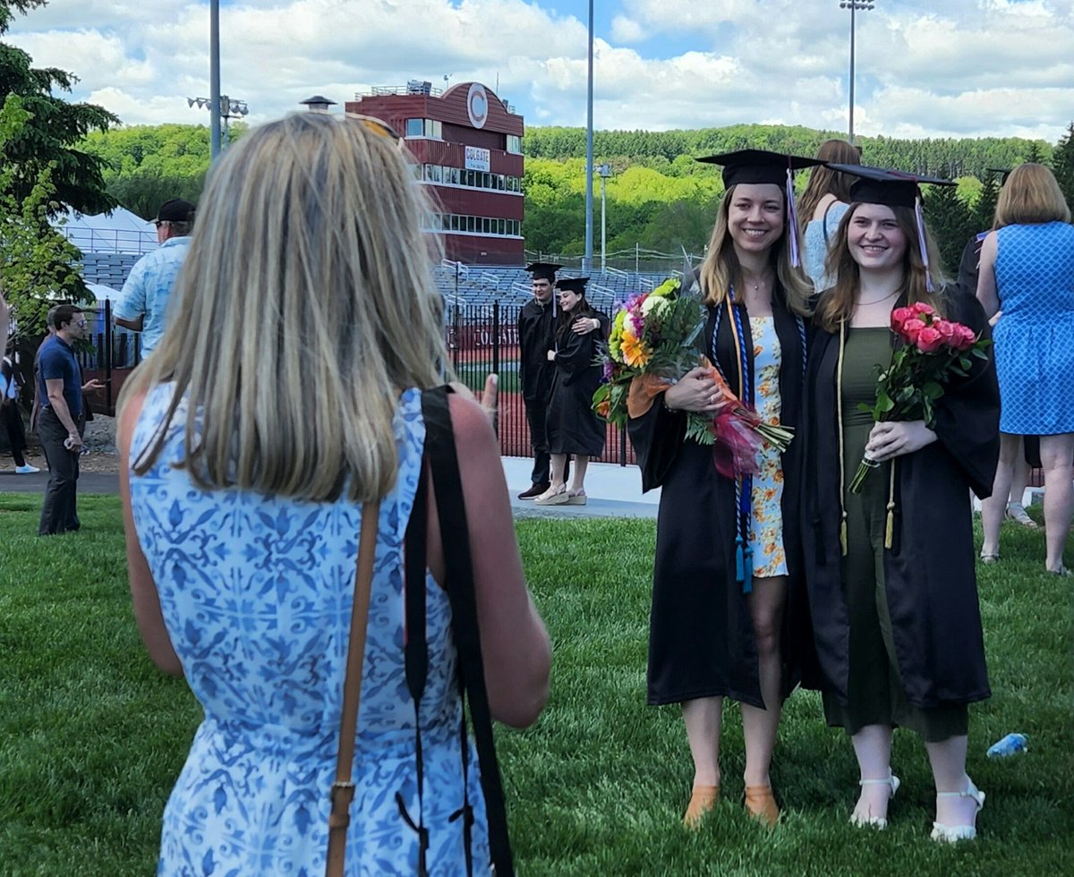 colgateuniv's tweet photo. In that happy moment, love for alma mater swells #Colgate2020 https://t.co/XXl1Eqqf2G