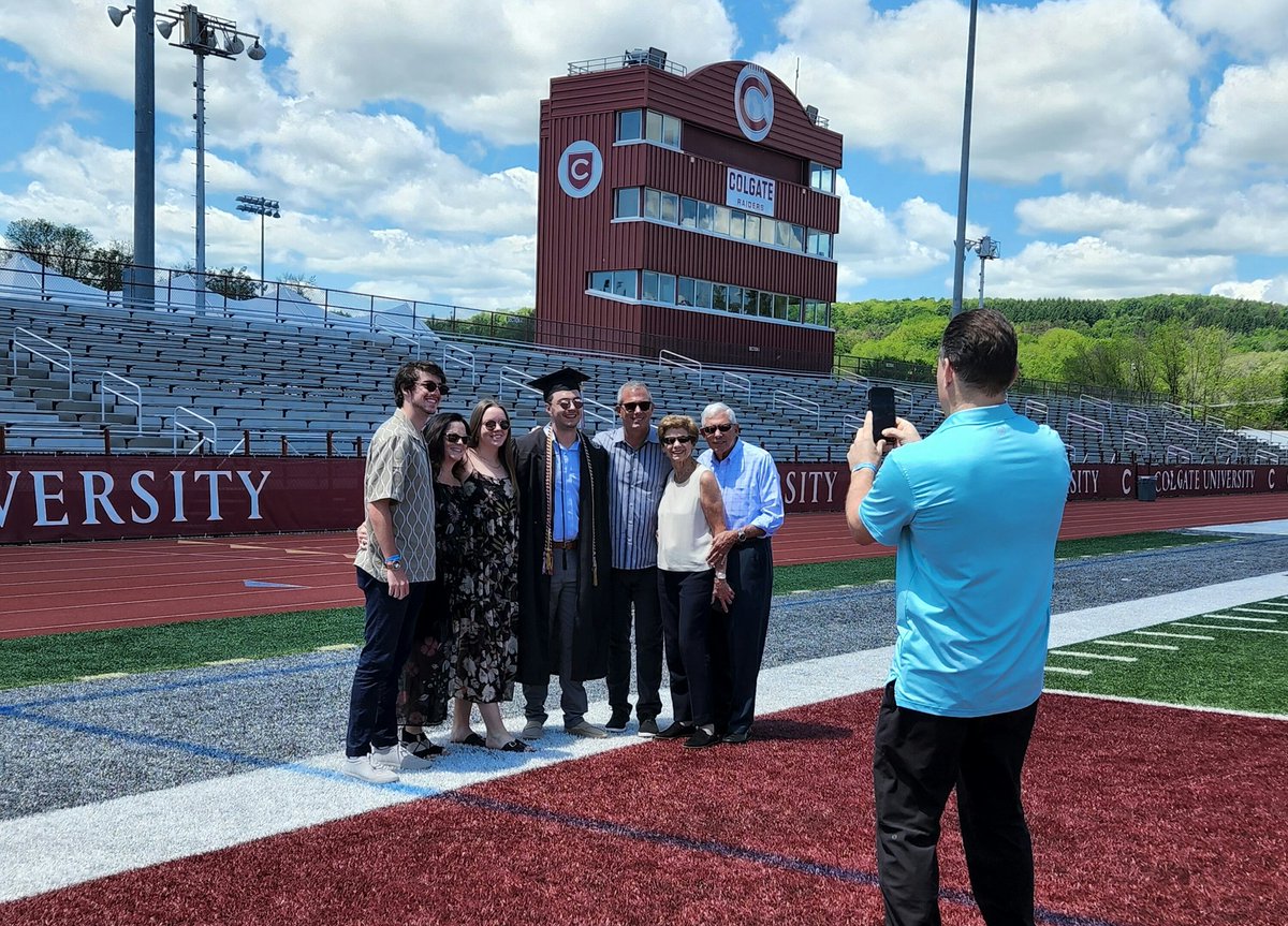 colgateuniv's tweet photo. In that happy moment, love for alma mater swells #Colgate2020 https://t.co/XXl1Eqqf2G