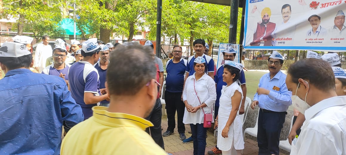 AAP4Nagpur's tweet photo. आम आदमी पार्टी नागपूर महानगर पालिकेच्या जय्यत तयारीत!
 भ्रष्ट राजकारणाच्या विरोधात आम आदमी पार्टी नागपूरचा वाढता परिवार 
 दक्षिण नागपूर विधानसभेत मोठ्या संख्येने लोक सामील झाले.
@Dhananjay4AAP @RangaRachure @AAPdcwankhade @AAPMaharashtra @kavitaaap https://t.co/xDXIwdmd6B