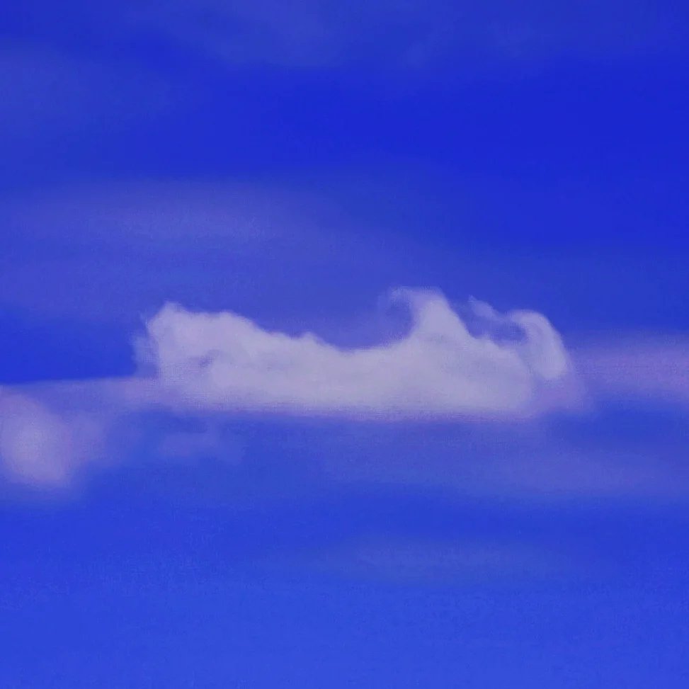 ofstoneandearth's tweet photo. And here is my very special cloud spot of the day. A rare Kelvin-Helmholtz wave cloud.
It only lasted a brief few seconds but I saw it before it disappeared!
#magiccloud #cloudapreciationsociety #cloudwatching #cloudspotters #cloudchasing #weather #sky #inspiration https://t.co/NuAkuLW6x3