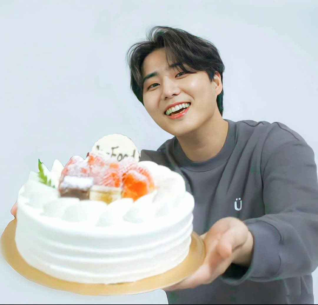 biarnkang's tweet photo. Hbd nana dalem.

cr. youvgk https://t.co/BY8eap1e5q