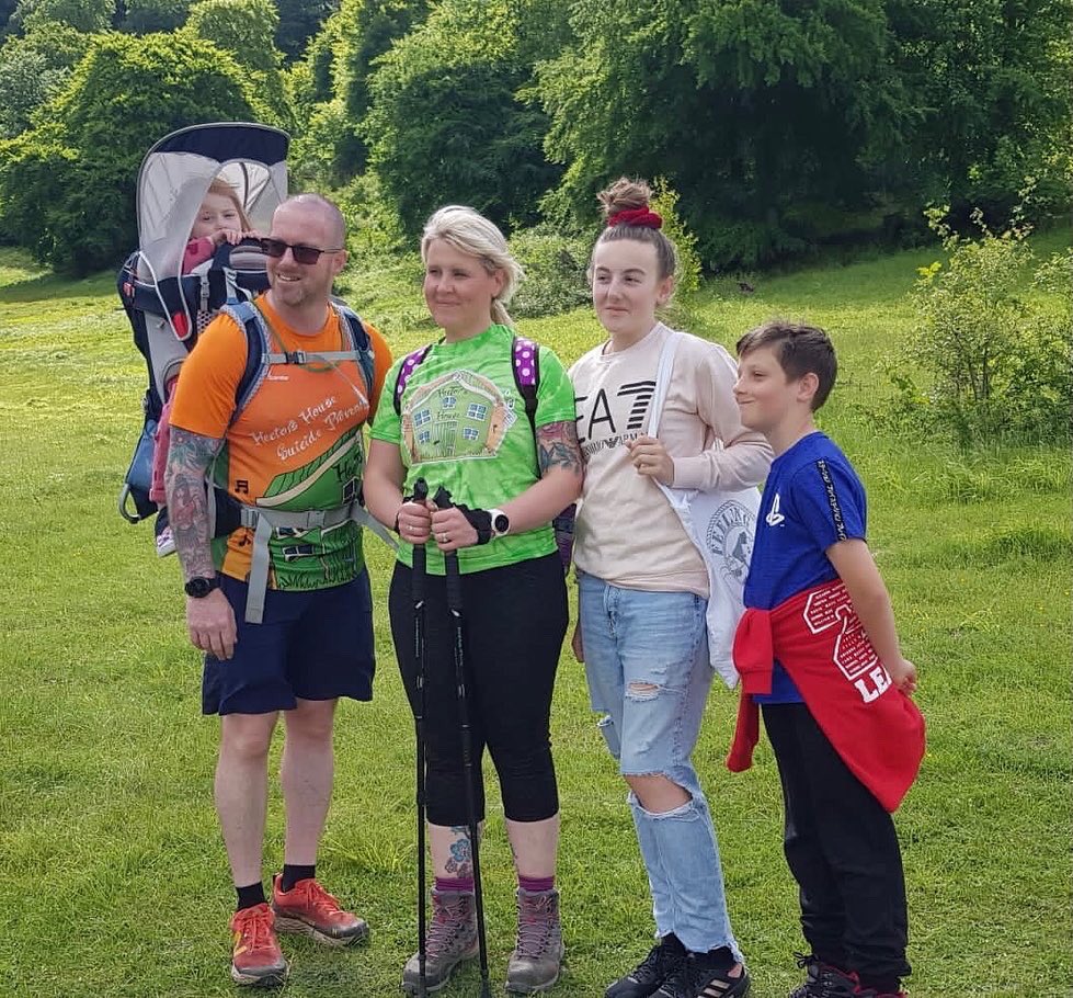 Pacing4Pat350's tweet photo. Sunday stroll (7 miles across the #chilternridge) thank you @scourtney51 for organising it. #whiteleafcross #princesrisborough #wendoverhighstreet #wendover #halton #walking #support #raffle #MentalHealthMatters #MentalHealthAwareness #SuicidePrevention @house_hectors https://t.co/ky24f6VLrZ