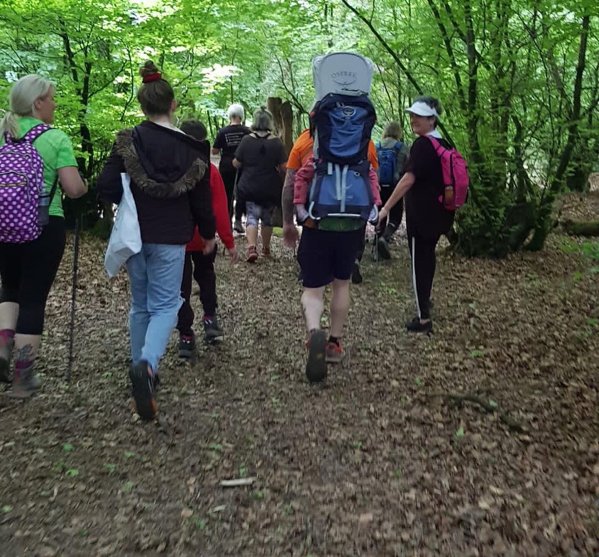 Pacing4Pat350's tweet photo. Sunday stroll (7 miles across the #chilternridge) thank you @scourtney51 for organising it. #whiteleafcross #princesrisborough #wendoverhighstreet #wendover #halton #walking #support #raffle #MentalHealthMatters #MentalHealthAwareness #SuicidePrevention @house_hectors https://t.co/ky24f6VLrZ