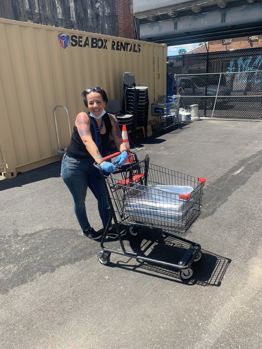 preventionpp's tweet photo. Our #MemorialDayWeekend cookout was a big success yesterday! Thanks to our new Director of Drop-in Services Reggie for putting this together and our wonderful staff for making it a fun (and delicious) event for our participants. #communitycookout https://t.co/PzQB7xm9WS