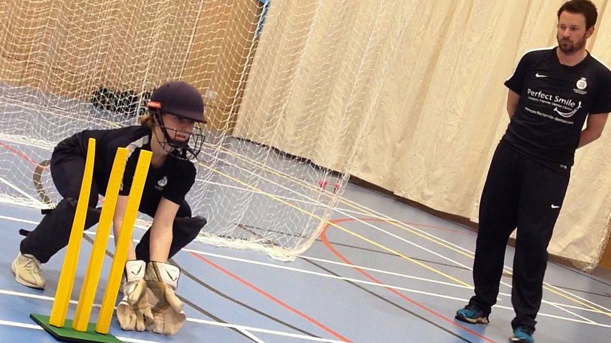 #WicketKeeping 121’s available tomorrow (Mon 30th) for anyone looking to spend some time on their glovework. Book via <a href="/playup_coach/">PlayUp</a> 

#CricketCoaching