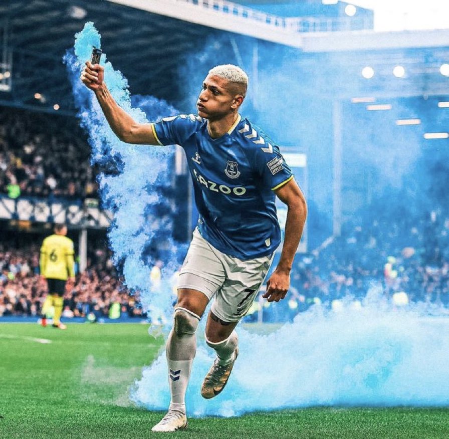 TheAnfeildTalk's tweet photo. New:

Richarlison has looked out his window and saw a lot of red flares and fans https://t.co/sG3HBxVr84